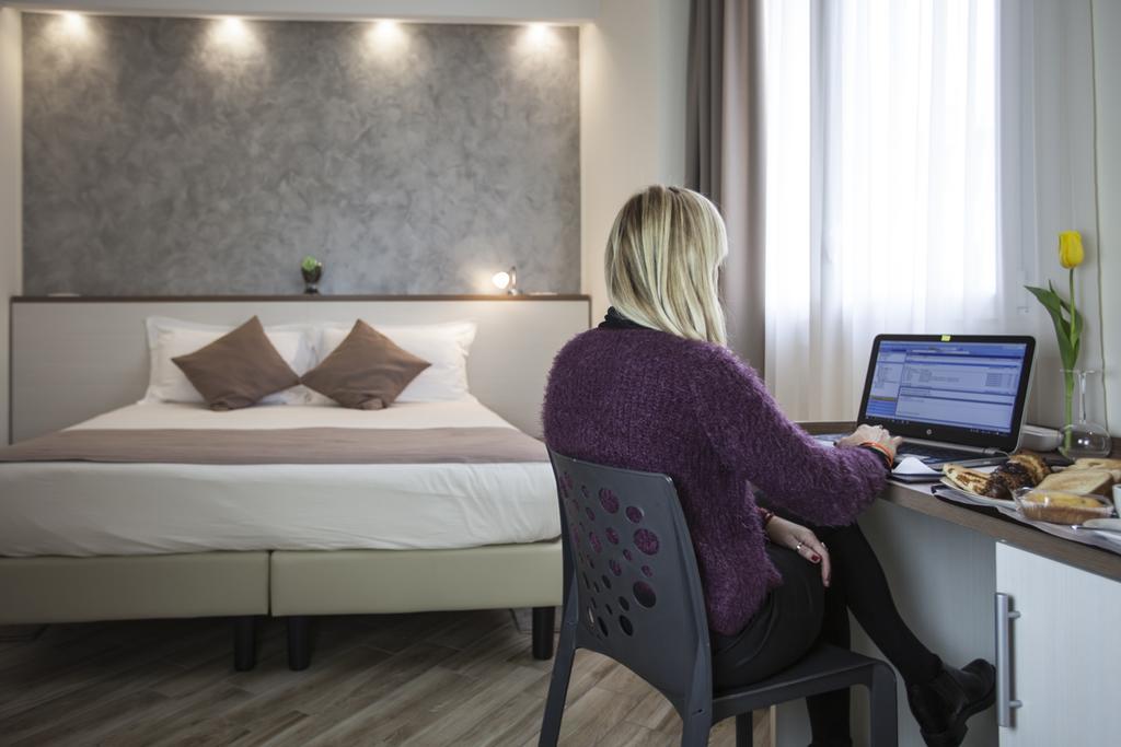 Bhl Boutique Rooms Legnano Exterior foto